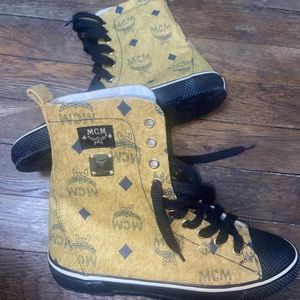 AUTHENTIC 100% Vintage Mcm sneakers size 36
